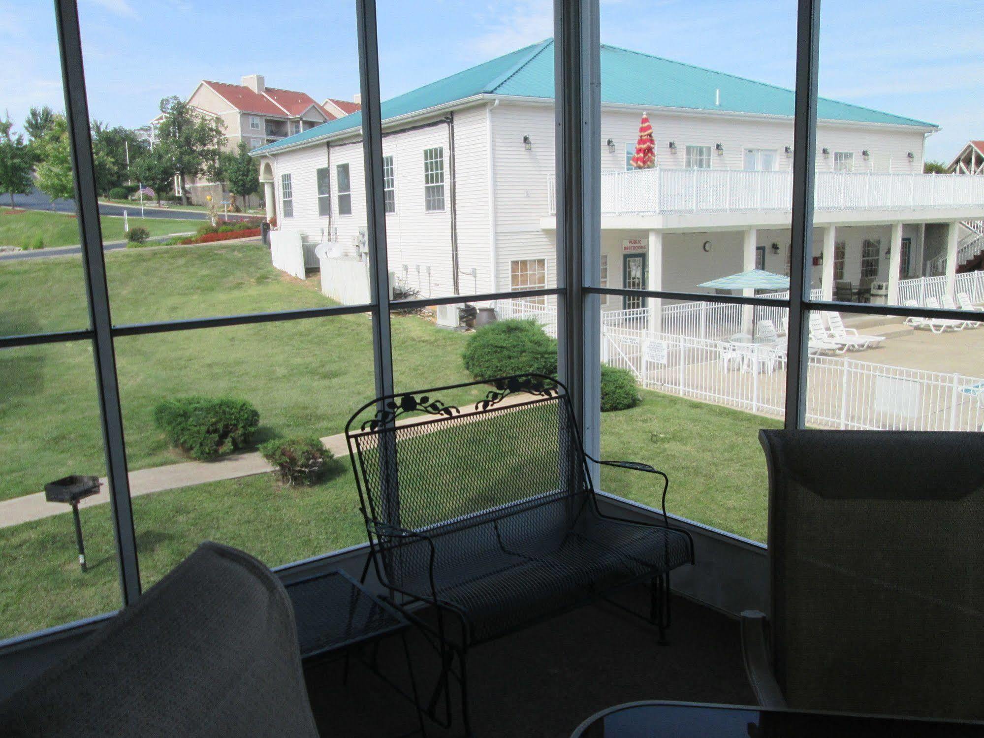 Brook Poolside Walk In Meadow Brook Hotel Branson Exterior photo