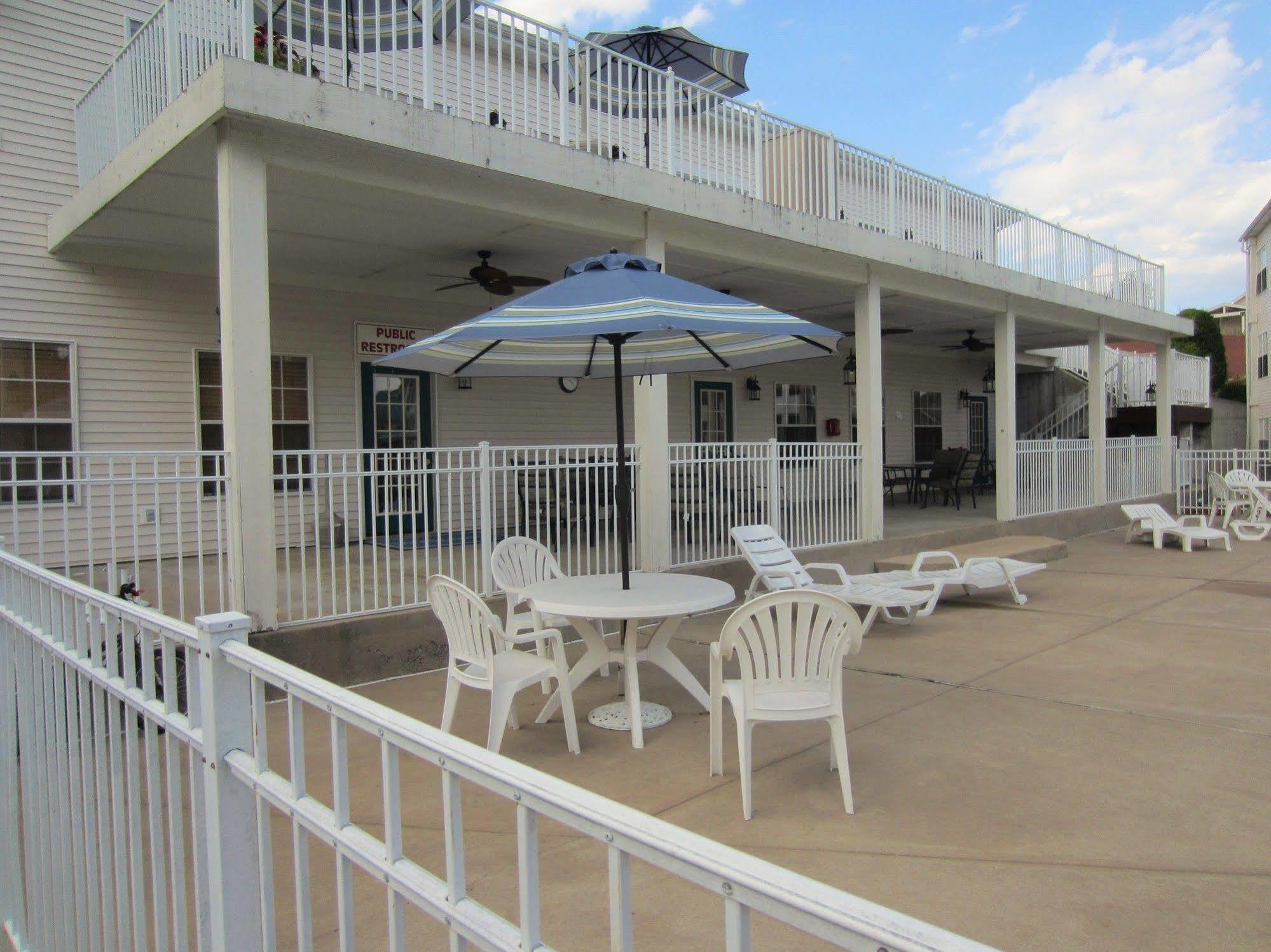 Brook Poolside Walk In Meadow Brook Hotel Branson Exterior photo