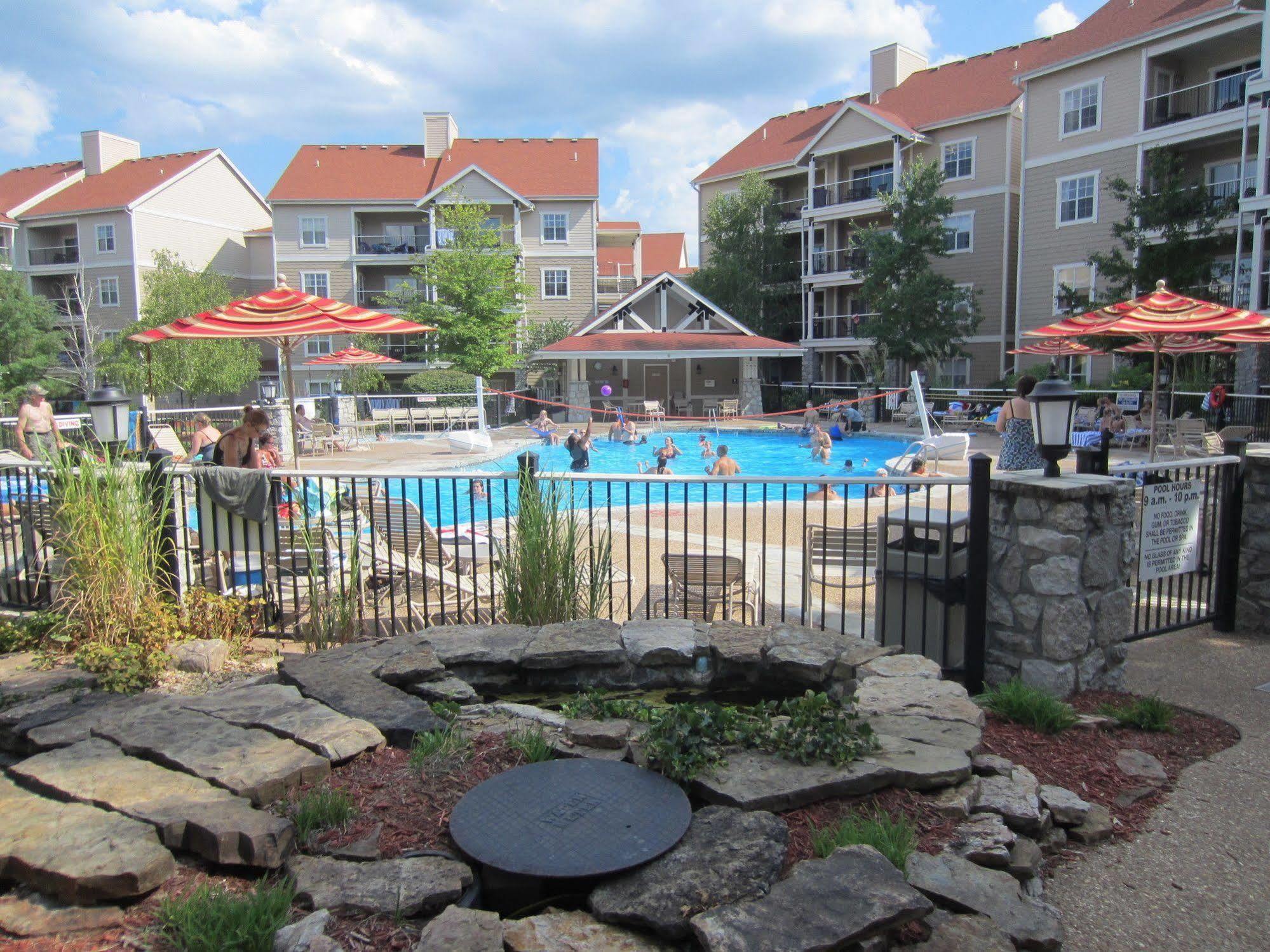 Brook Poolside Walk In Meadow Brook Hotel Branson Exterior photo