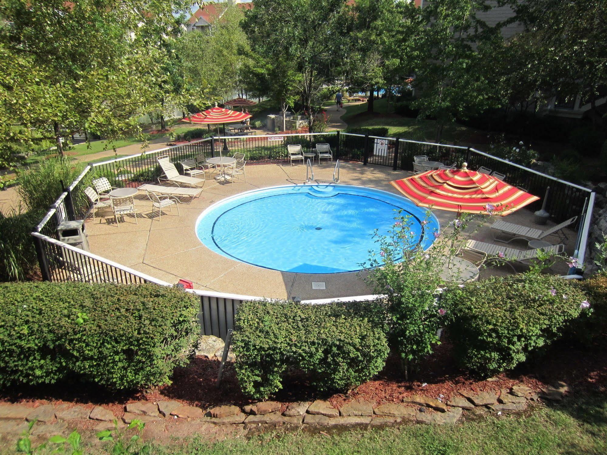 Brook Poolside Walk In Meadow Brook Hotel Branson Exterior photo