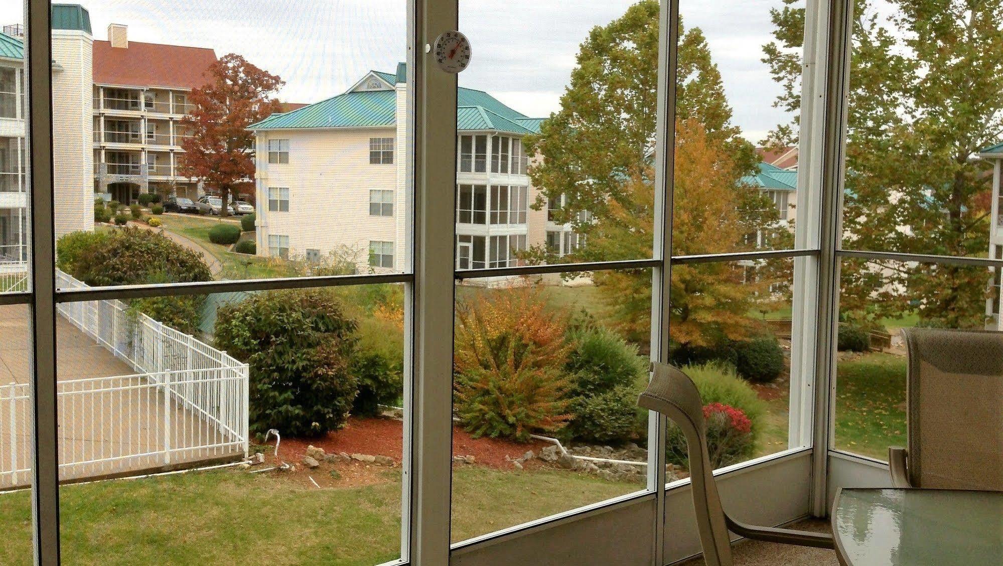 Brook Poolside Walk In Meadow Brook Hotel Branson Exterior photo